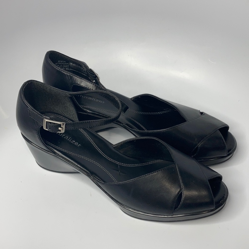 Naturalized black leather wedge sandals size 8 WW
